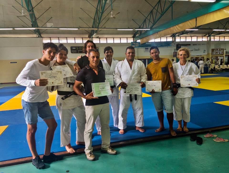 Remise de diplômes au kagami biraki pour nos ceintures noires et bénévoles du jco974.